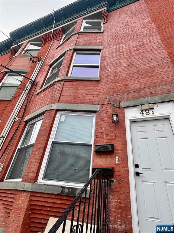 131 S 8Th St 1st Fl, Newark City, NJ, 07107-1401