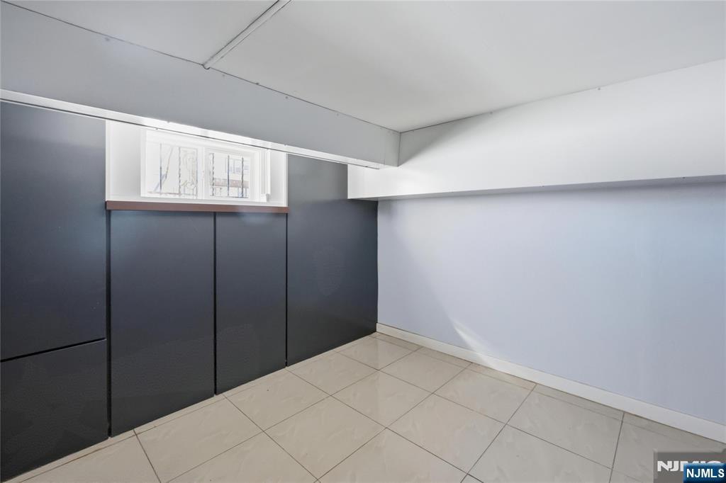 251 Nesbit Terrace - Photo 4