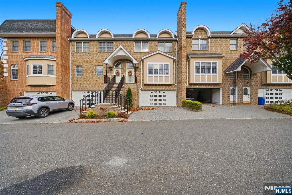 Homes for sale in Cresskill, NJ | 119 Stonegate Trl, Cresskill, NJ 07626 | MLS# 26003298