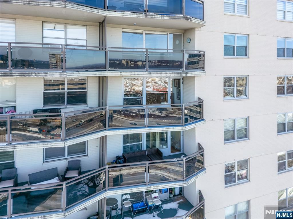 2077 Center Avenue 20F - Photo 3
