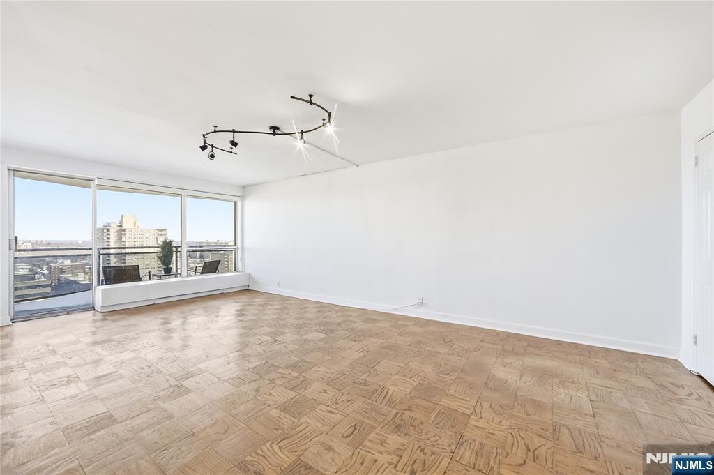 2077 Center Avenue 20F - Photo 5