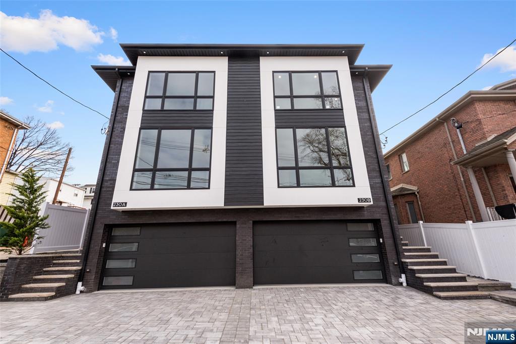 230 8th St #B, Palisades Park, NJ 07650