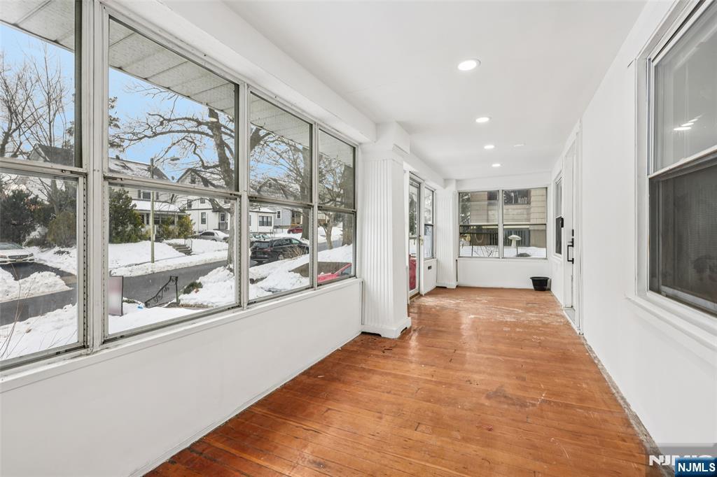 48 Laurel Avenue - Photo 2