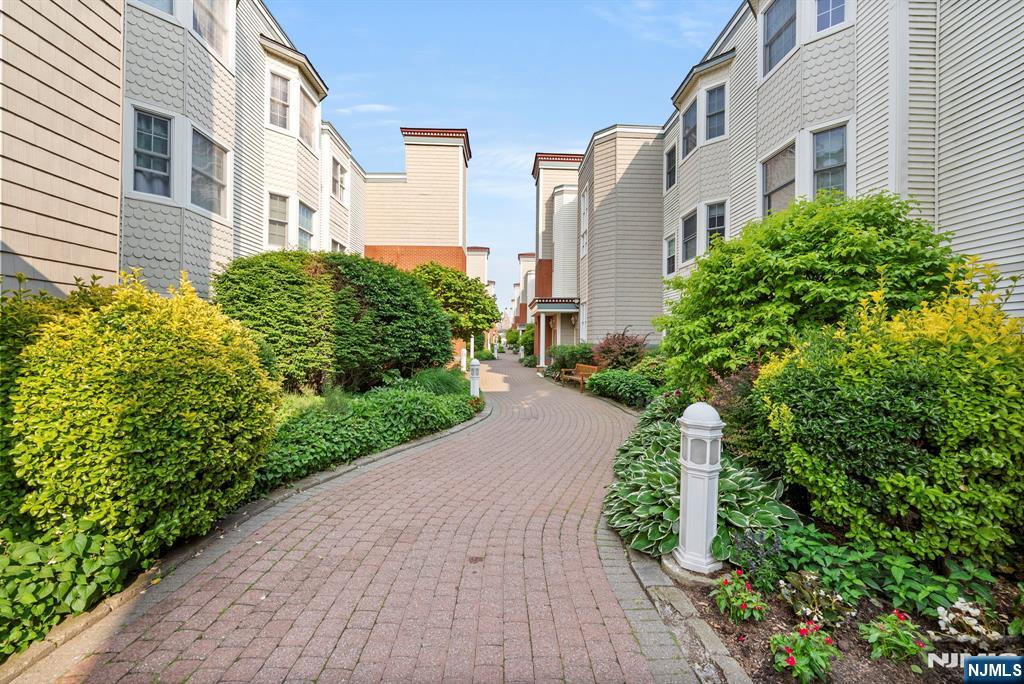 108 The Promenade 108 - Photo 2