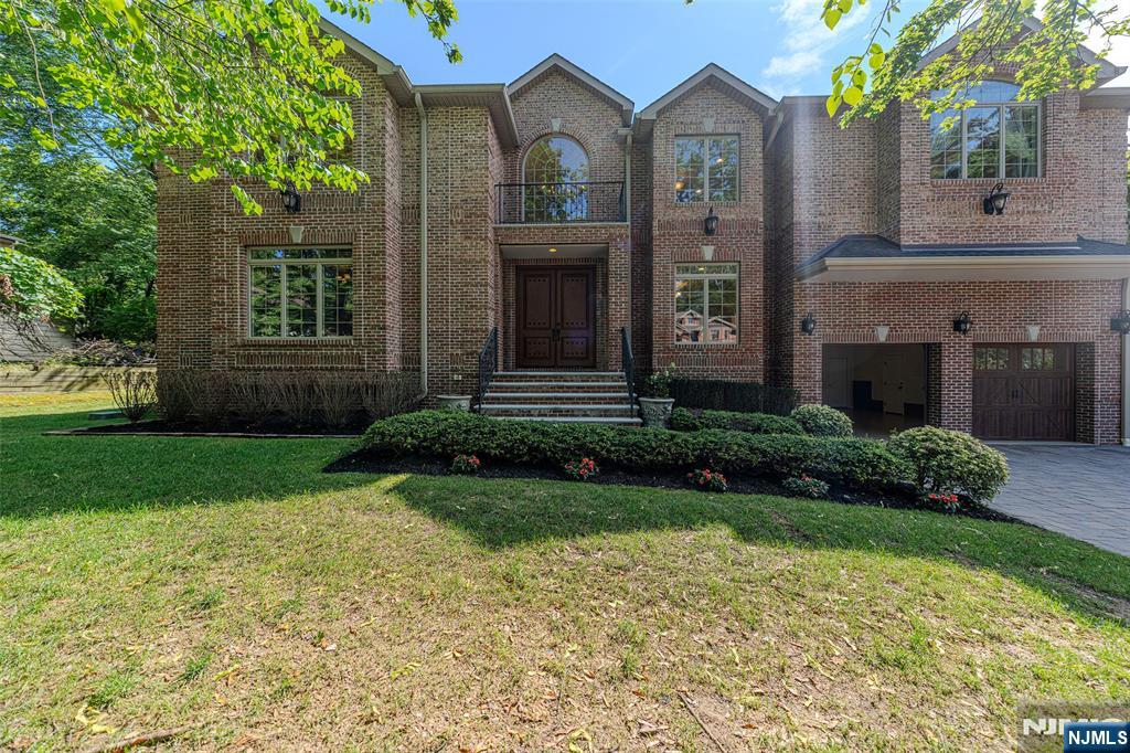 1096 Briar Way, Fort Lee, NJ, 07024