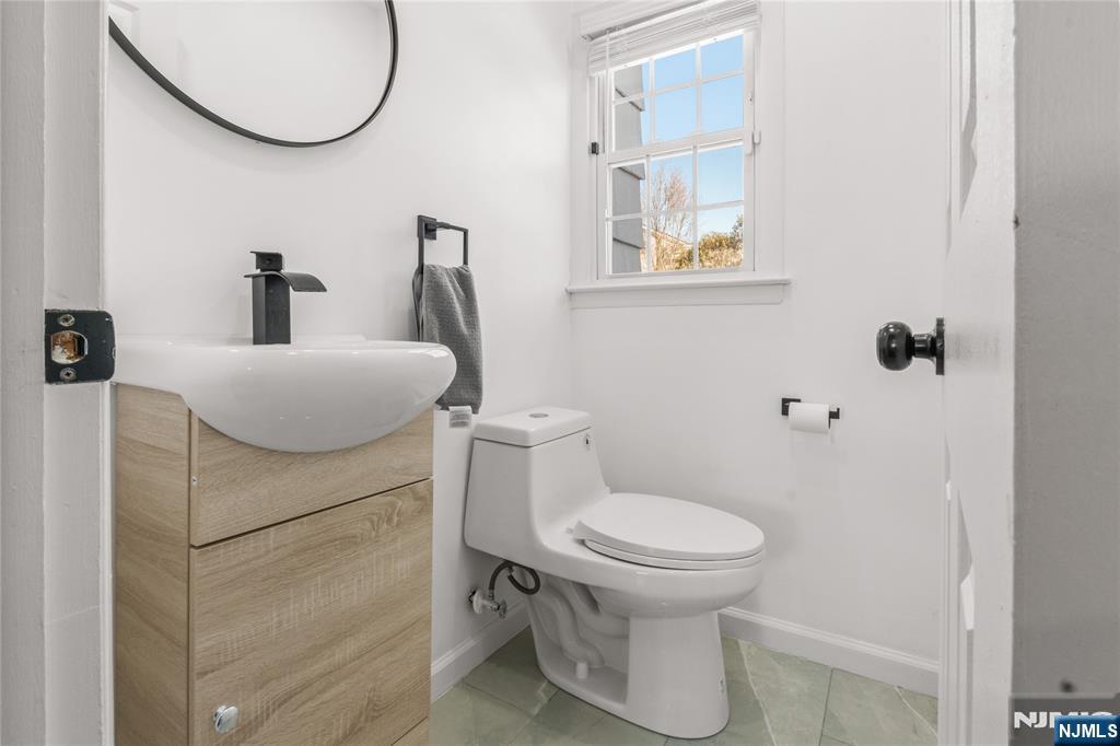 2273 Balmoral Avenue