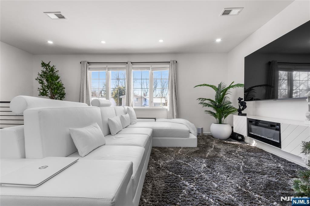 2273 Balmoral Avenue