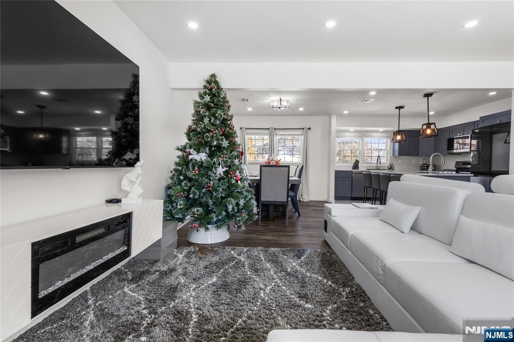 2273 Balmoral Avenue