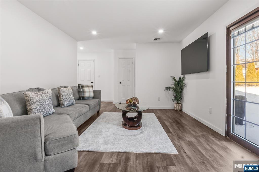 2273 Balmoral Avenue