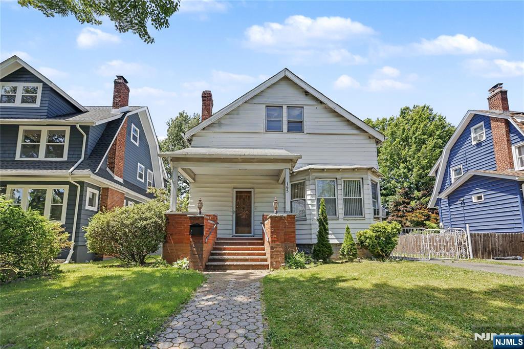 165 College Place - Photo 2