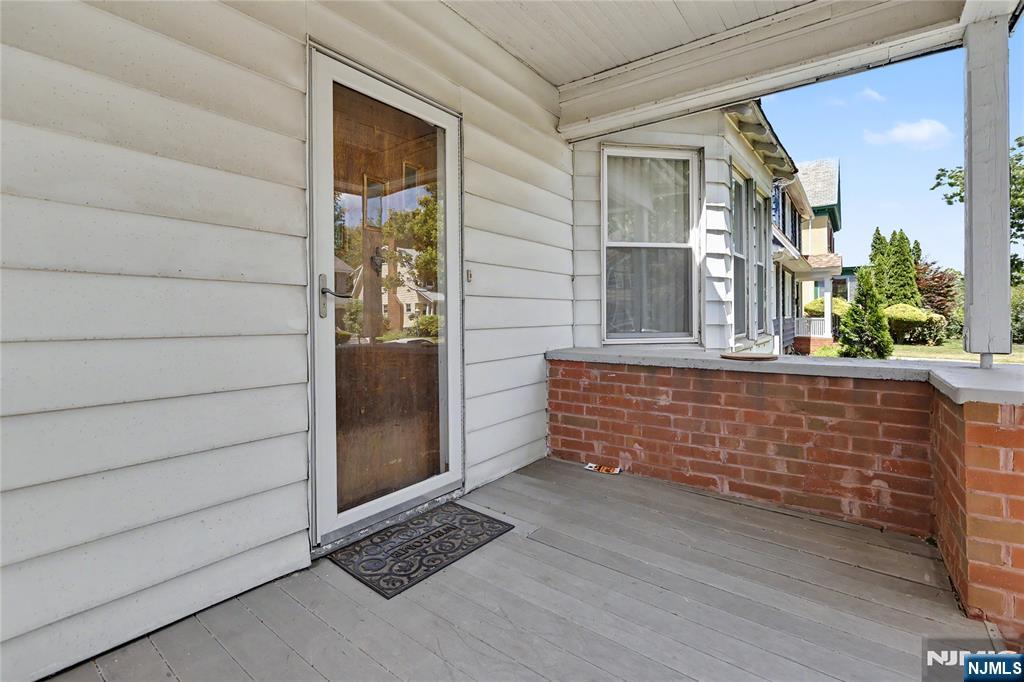 165 College Place - Photo 4