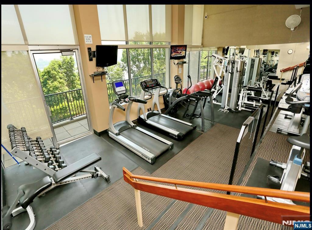 2 Horizon Rd #G-2, Fort Lee, NJ 07024