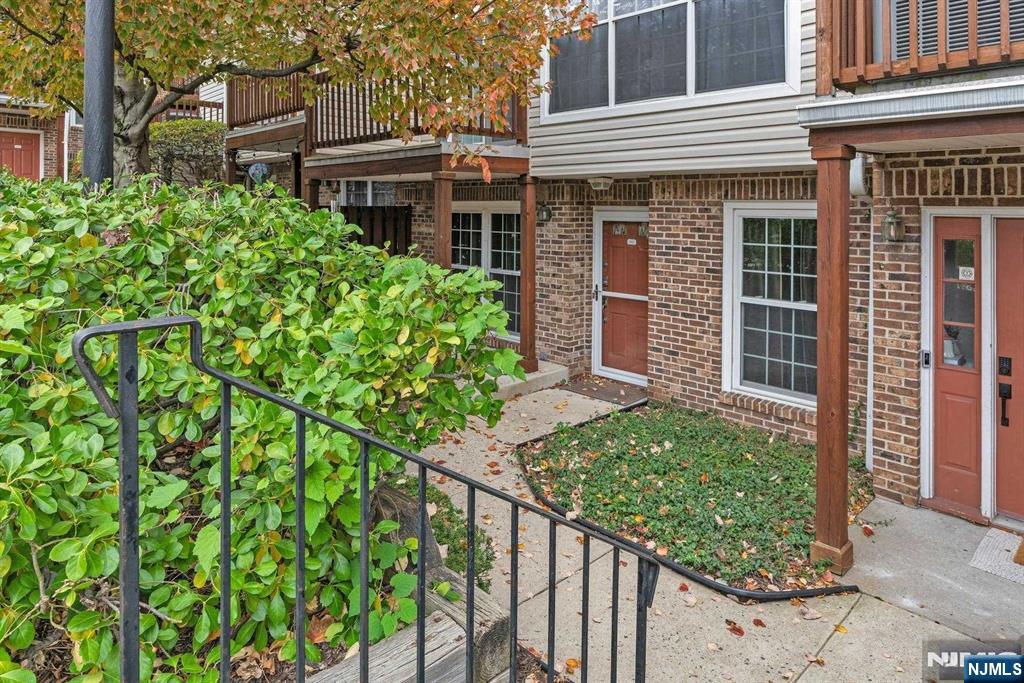 342 Village Court - Photo 2