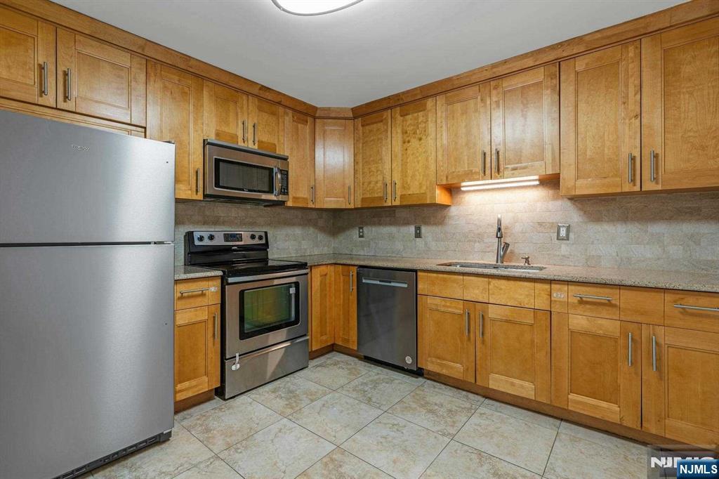 342 Village, Fort Lee, NJ 07024 Listing Photo  10