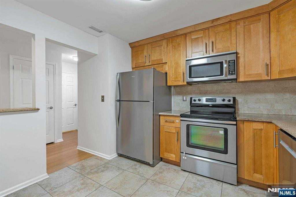 342 Village, Fort Lee, NJ 07024 Listing Photo  11