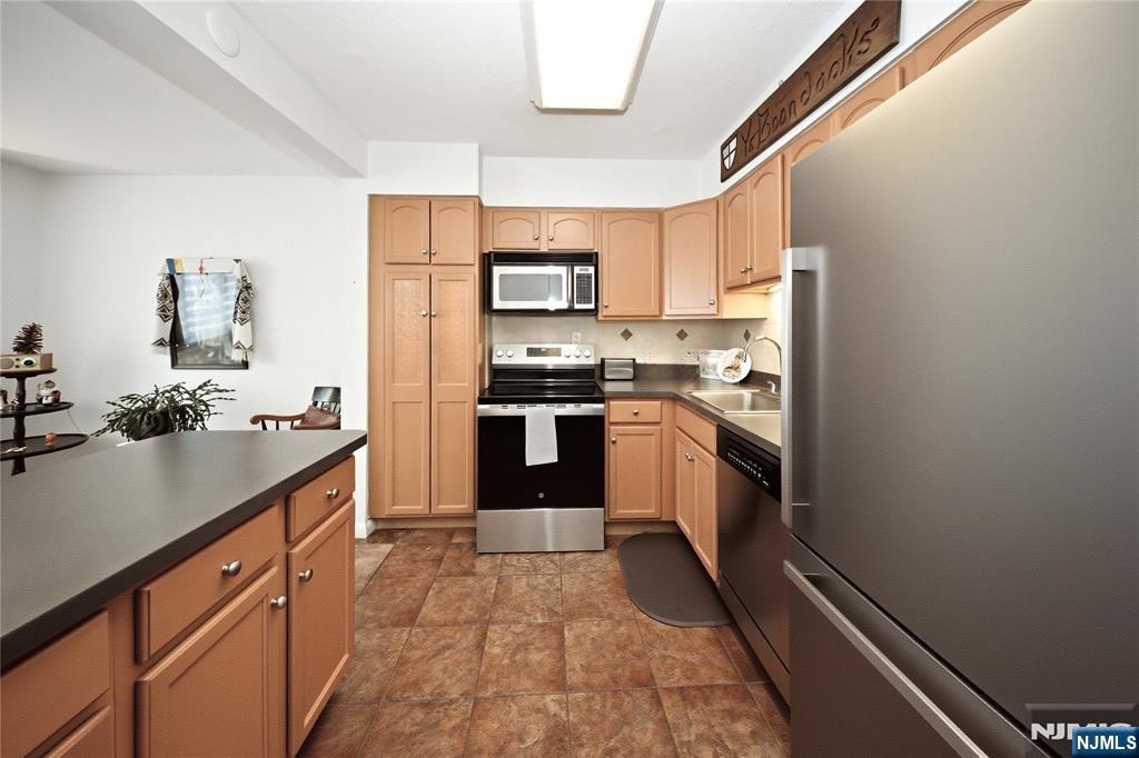 151 Prospect Avenue 16D - Photo 4