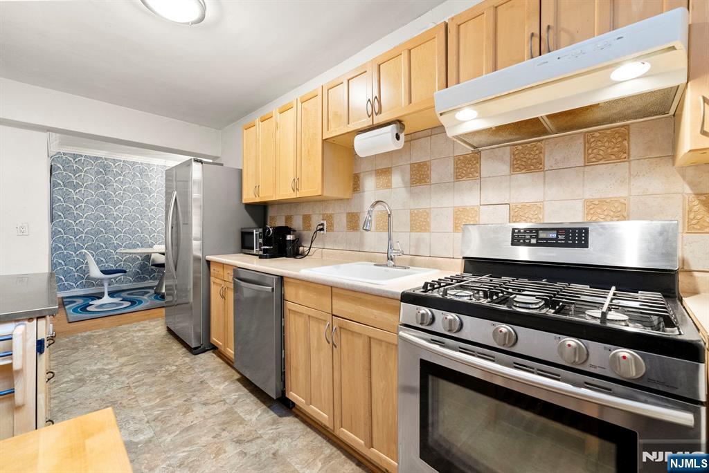 8450 Boulevard E 1H - Photo 10