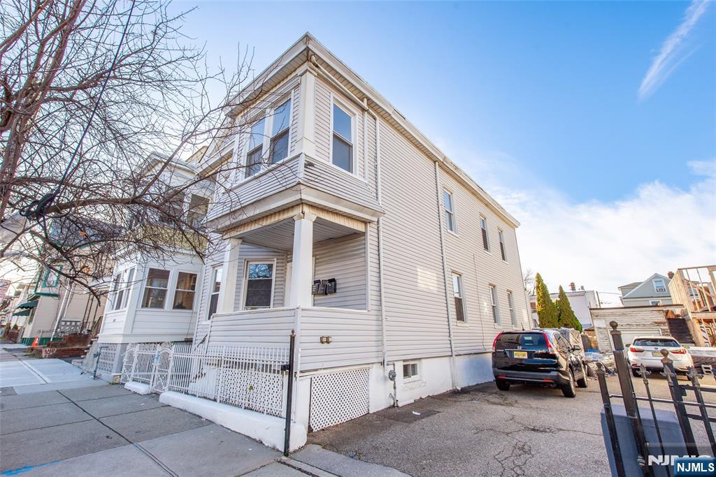 153 Fleming Ave, Newark City, NJ, 07105-4982