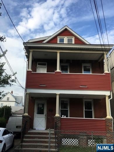 1008 E Grand St, Elizabeth City, NJ, 07201-2618