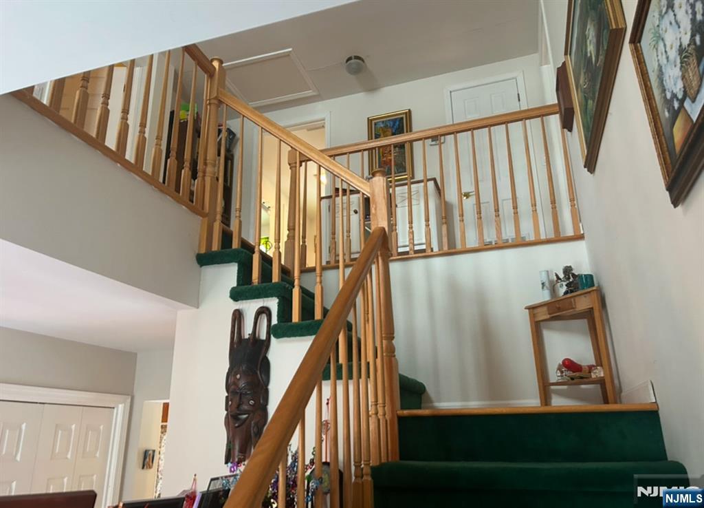 16 Crest Road - Photo 3