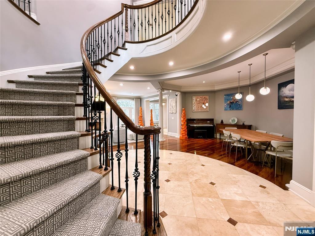 114 Bellaire Drive - Photo 2