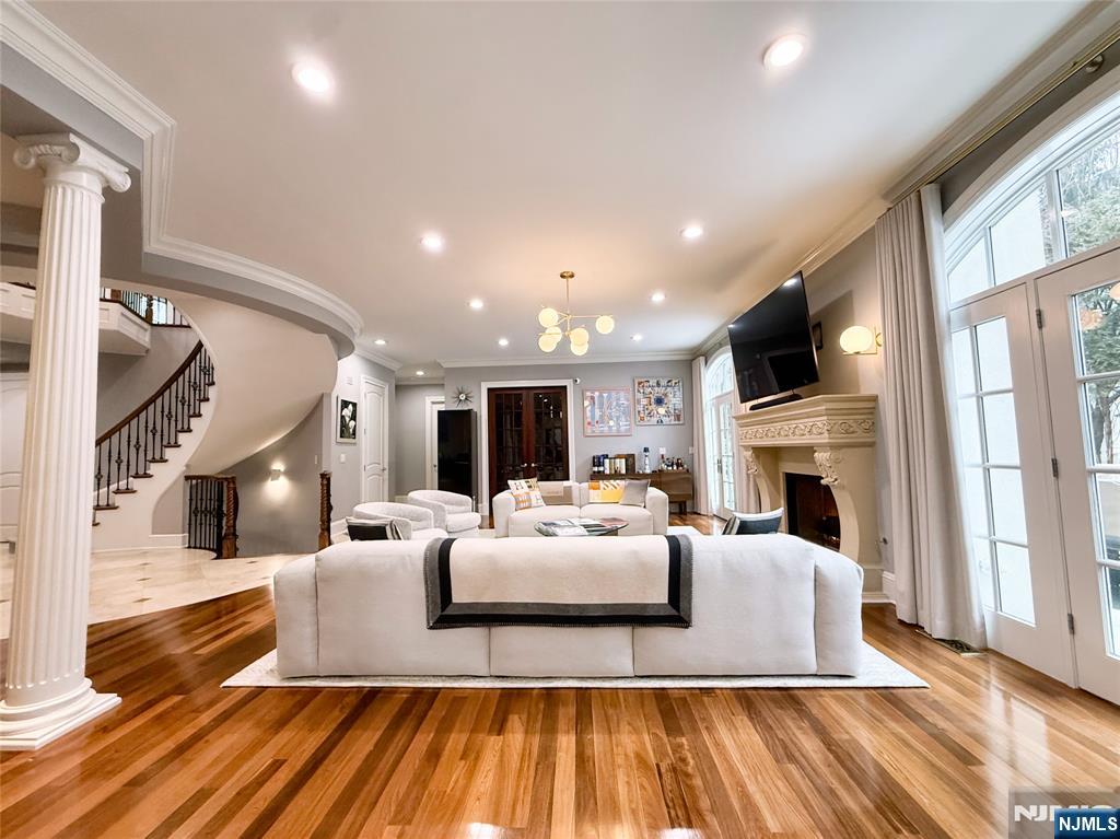 114 Bellaire Drive — photo 10