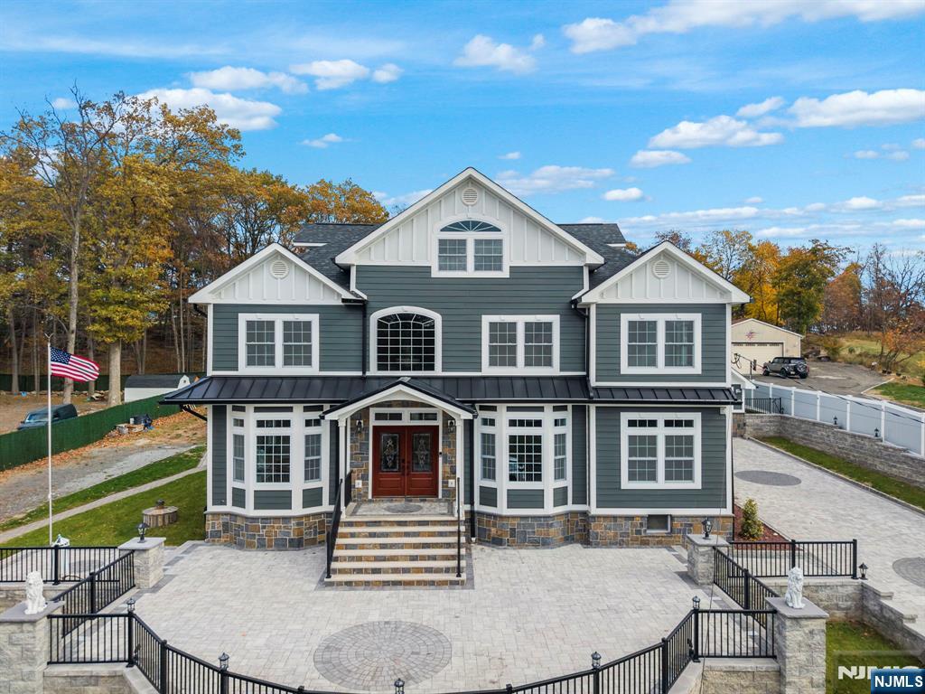 2220 Mackay Avenue, Fort Lee, NJ, 07024