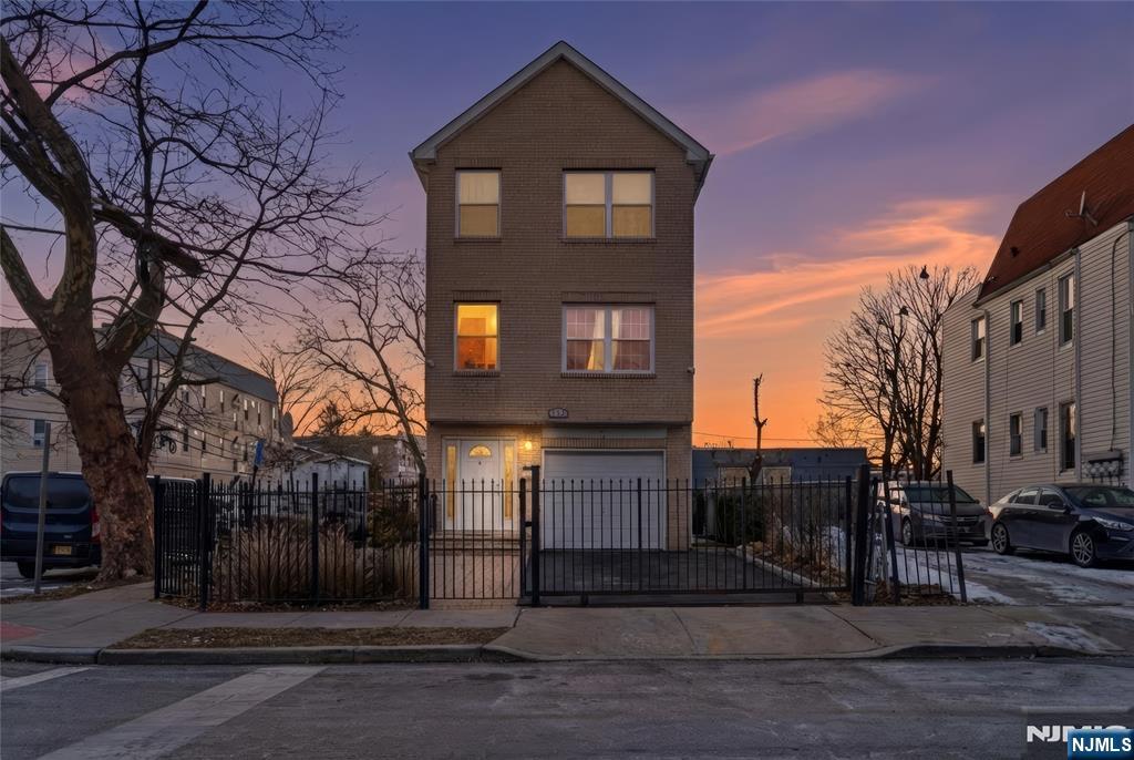 613 20th Street - Photo 3