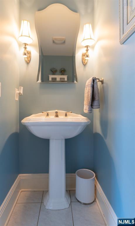 7 Wayland Drive, Verona, NJ, 07044