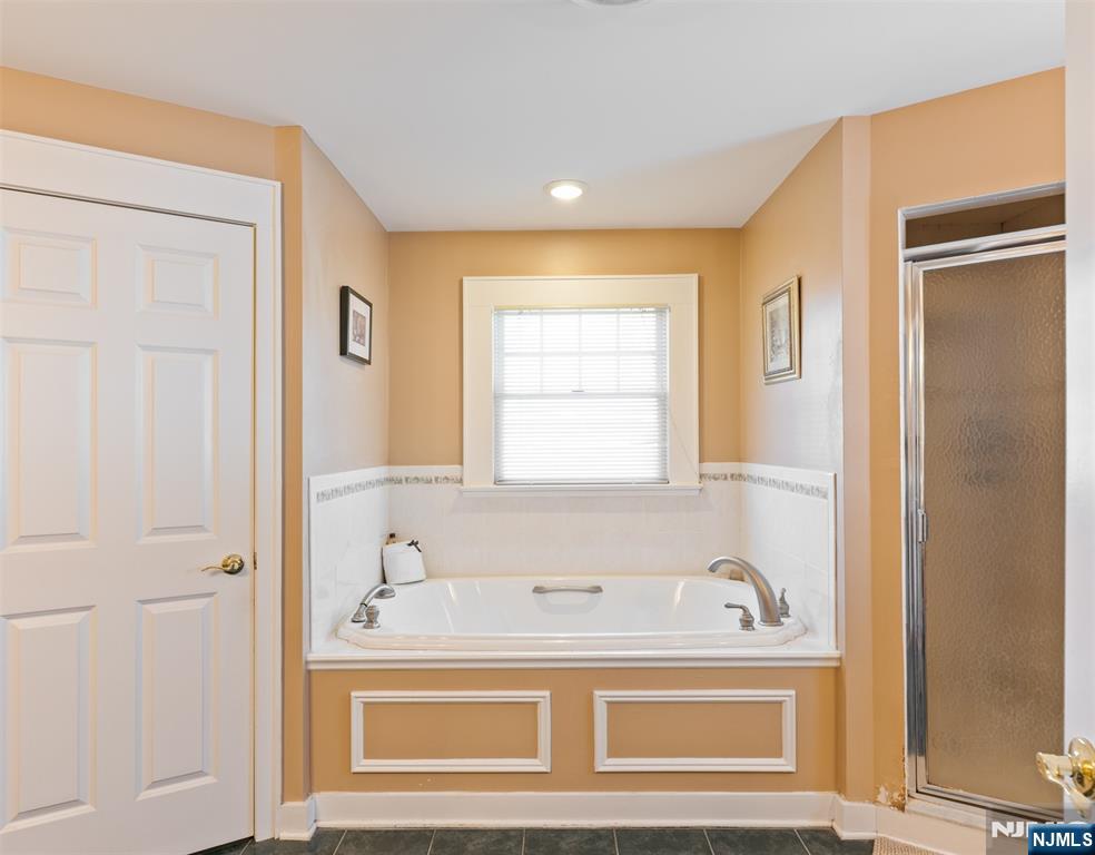 7 Wayland Drive, Verona, NJ, 07044