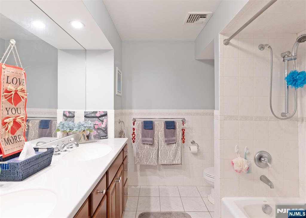 7 Wayland Drive, Verona, NJ, 07044