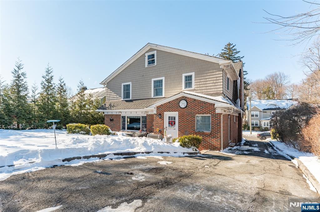 7 Wayland Drive, Verona, NJ, 07044