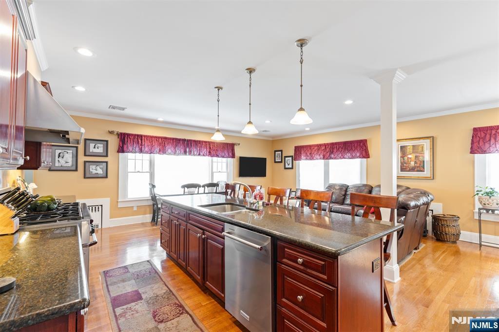 7 Wayland Drive, Verona, NJ, 07044