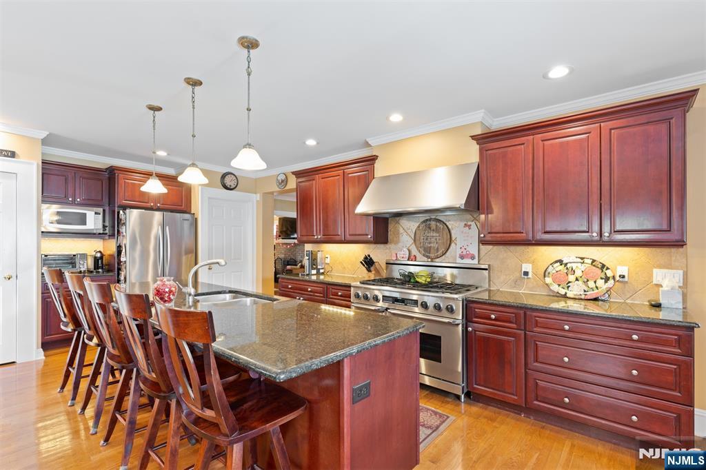 7 Wayland Drive, Verona, NJ, 07044