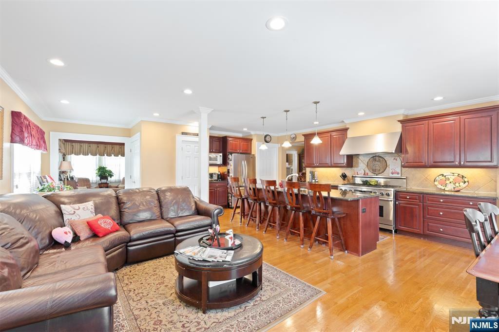 7 Wayland Drive, Verona, NJ, 07044