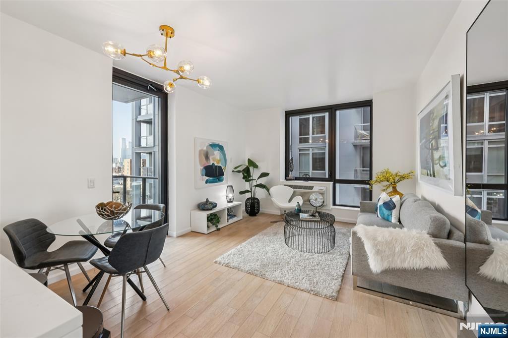 $725,000 Condo