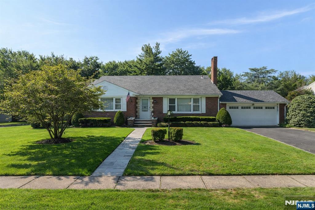 180 Crescent Avenue, Leonia, NJ, 07605