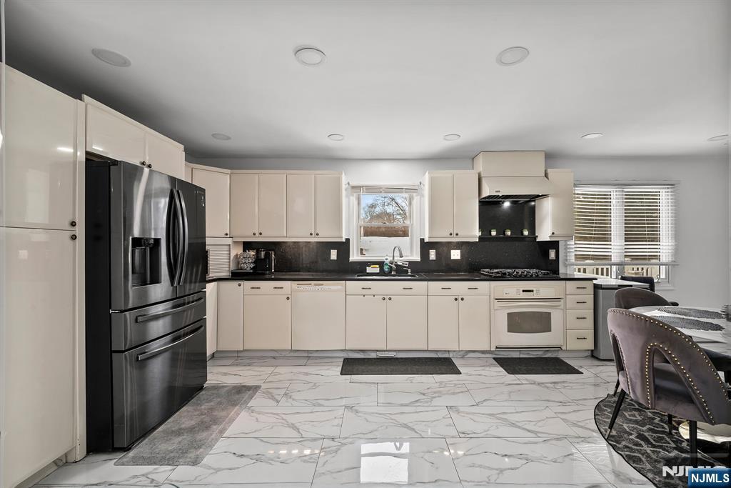201 Newark Pompton Turnpike, Wayne, NJ 07470 Listing Photo  6