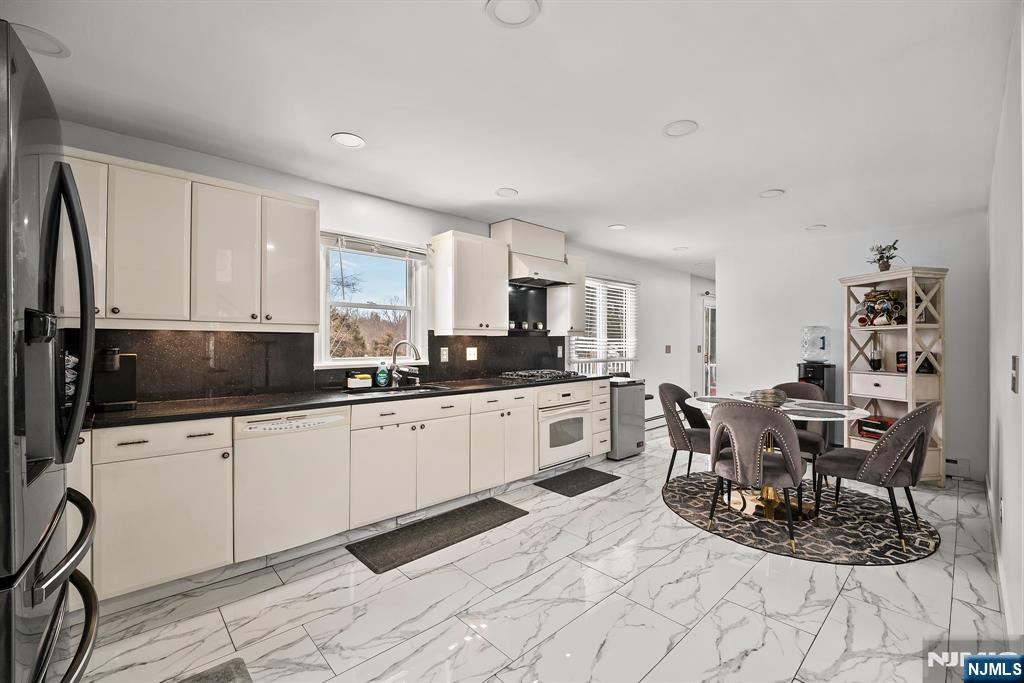 201 Newark Pompton Turnpike