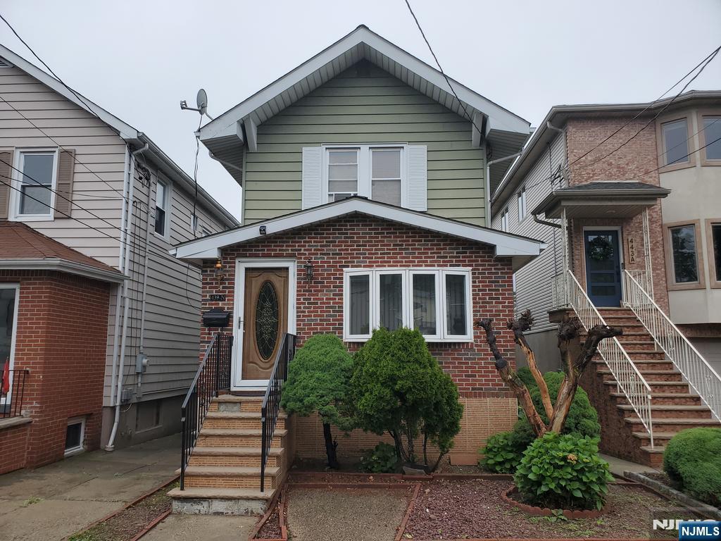 439 8th Street - Photo 1