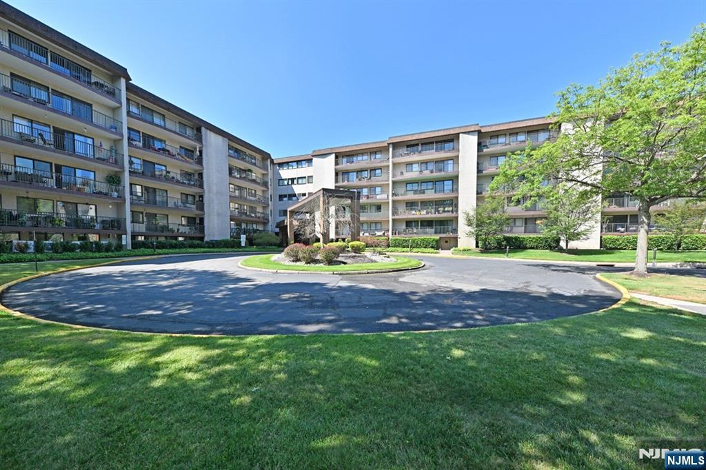 121 Regency Park, Ramsey, NJ, 07446