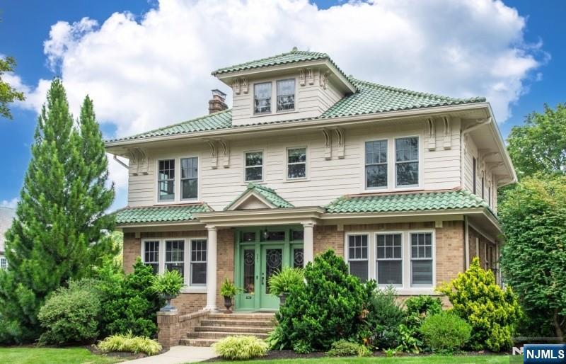 2220 Mackay Avenue, Fort Lee, NJ, 07024