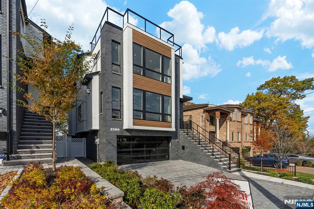 $1,899,999 Contemporary