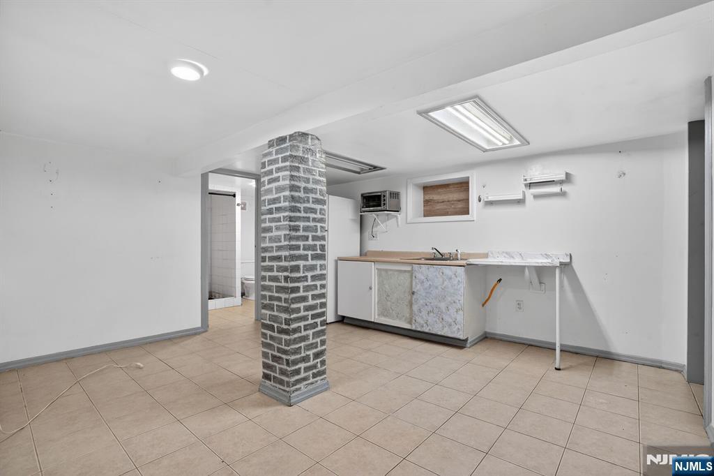 1110 Hampton Place - Photo 4