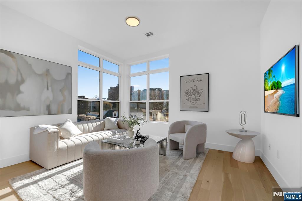 24 Meadowview Court, Leonia, NJ, 07605