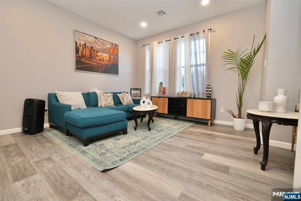 172-176 Delavan Avenue - Photo 2