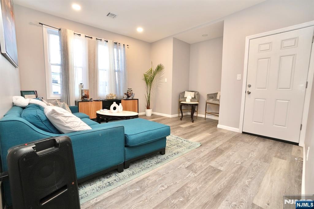 172-176 Delavan Avenue - Photo 3