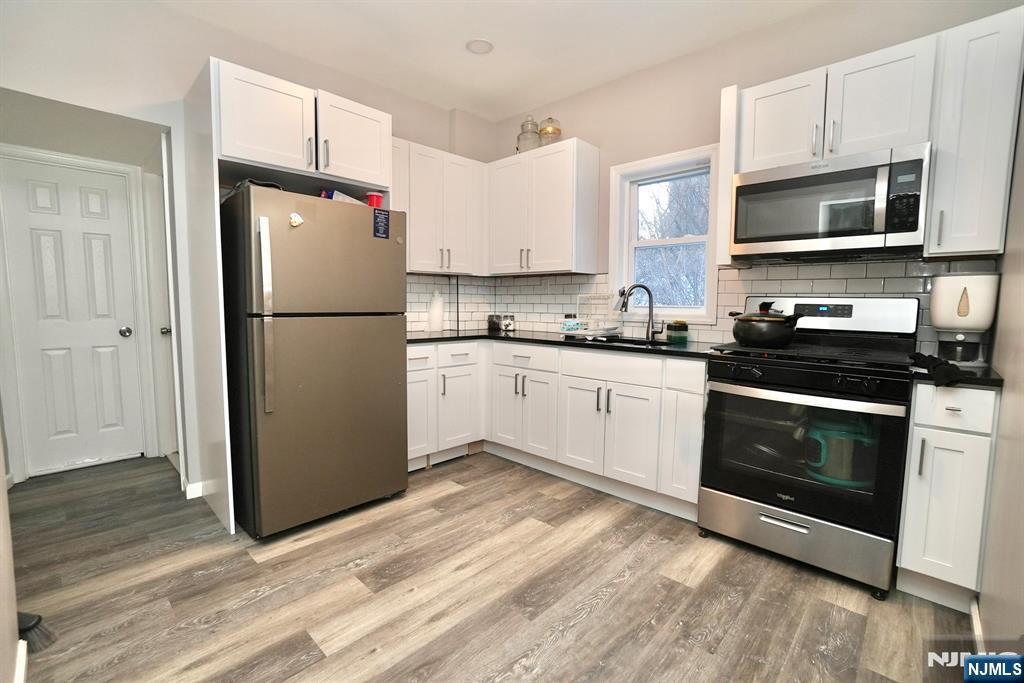 172-176 Delavan Avenue - Photo 4