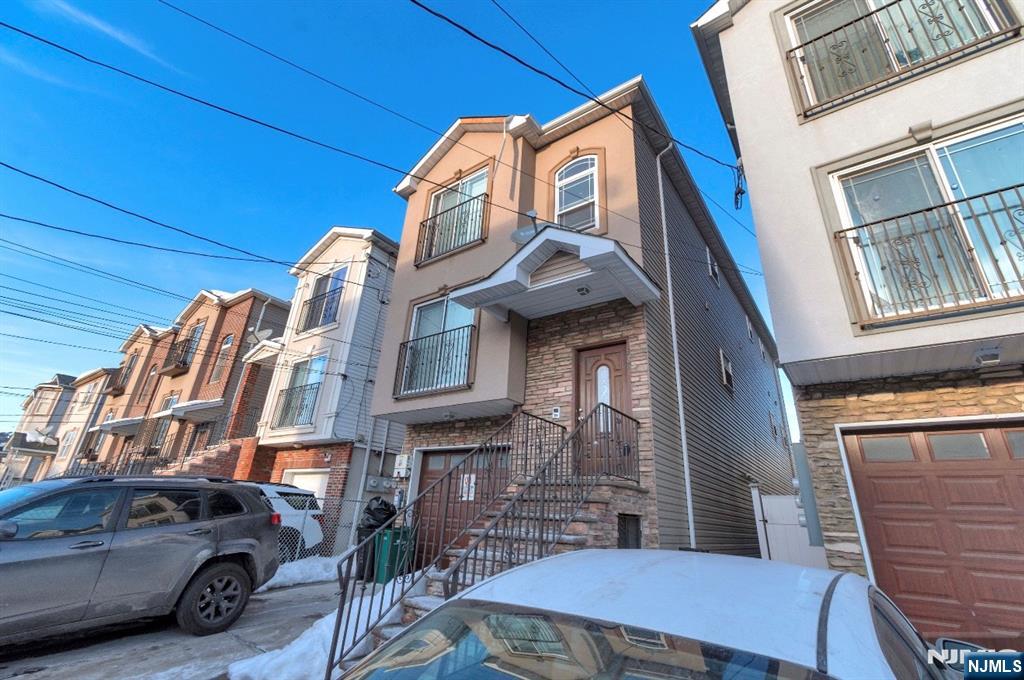 1008 E Grand St, Elizabeth City, NJ, 07201-2618