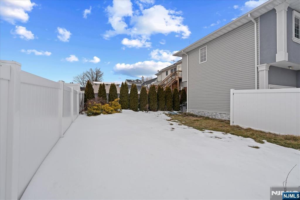 Homes for sale in Elmwood Park, NJ | 86 Hillman Dr, Elmwood Park, NJ 07407 | MLS# 26004236